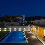Eightyfour Living With Private Pool