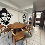 Malibu Deluxe Apartment