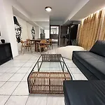 Malibu Deluxe Apartment