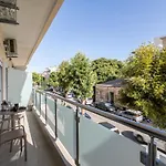 Neaira City Apartment Near The Beach