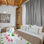 Deluxe Maisonette