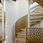 Deluxe Maisonette