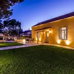 Charming Kiklamino Cottage In Agios Mattheos