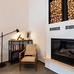 Charming Kiklamino Cottage In Agios Mattheos