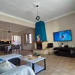 Modern Central Αpt 500M From The Beach.