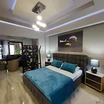 Rika\'S Luxury Seaside Apartment