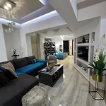 Rika\'S Luxury Seaside Apartment