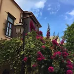Lindas Convent Garden Home 4