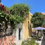 Lindas Convent Garden Home 2