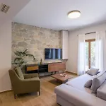In Heart Of Old Town Saint Rocco\'S Chic Apt