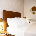 Nama -Central Vacation Rental With Free Parking Only 900M Far From Venetian Port And Beach!