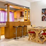 Big Spacious Apartment In The Heart Of The City!