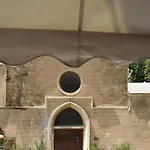 Earini Rooms And Apartments
