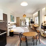 Stylish And Modern Apartment Near Nea Chora Beach