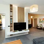 Stylish And Modern Apartment Near Nea Chora Beach