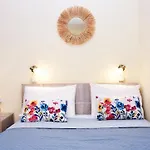 Kostas House, Old Venetian Harbor Chania