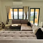 Zoi\'S Apartment
