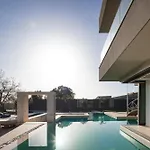 Elinor Villa