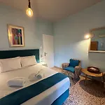 Omiros Apartment