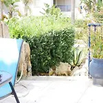 Elias 1-Bedroom Apartment On The Beach With Pool