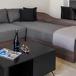 Uplevel Apartment, City & Sea View Next To Old Port