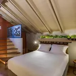 1924 Suites