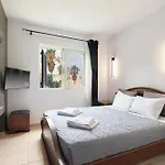 Elias 3-Bedroom Villa On The Beach With Pool