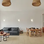 Casseiopia 5 Bedroom Villa On Beach With Pool