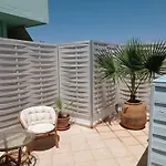 City Apartment With Heated Rooftop Pool