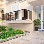 Jasminestay - Two Bedroom Apartments With Backyard
