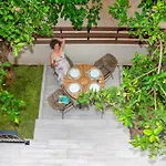 Jasminestay - Two Bedroom Apartments With Backyard