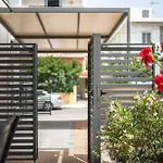 Clio - Newly Renovated Home With Parking