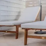 City Apartment With Heated Rooftop Pool