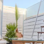 City Apartment With Heated Rooftop Pool