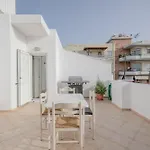 City Apartment With Heated Rooftop Pool