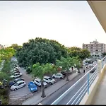 Central Corner Flat