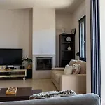 Maisonette With Exclusive Private Parking