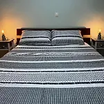 Stephanie\'S Place - Charming Apartment With Sea View