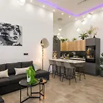 Suite Dreams I