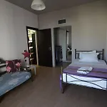 Zoe\' S Place In Chania
