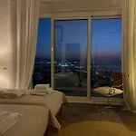Akrotiri Hotel