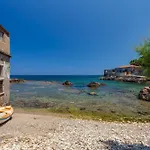 Skiff - Transformed Studio On The Water\'S Edge