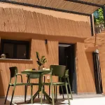 Arch Home, Luxury Property With Private Parking