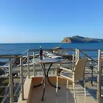 Comfy Beachfront Litinas Casa With Seaview