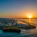 Ivy\'S Leaves, Value Flat In The Inner Chania City