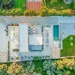 Chris Apartment With Private Ecologic Pool And Kid\'S Playground!
