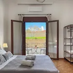 Lion\'S Yard