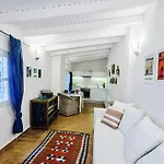 Cosmopolitan House