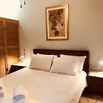 Omiros House