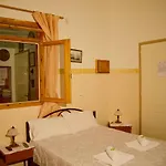 Stoa Rooms